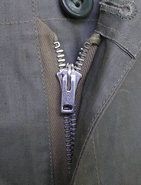 Zipper detail.