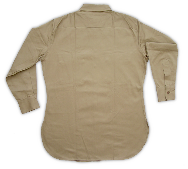 Rear view of the khaki cotton shirt. The shirt featured a front button placket, standing and falling collar, shirt‐style cuffs, mitered pockets and flaps, and a rear yoke. The khaki shirt would go through several changes during WW2. However, the earliest version of the shirt, shown here, is easy to identify due to its distinctive front button placket. Rear view of the khaki cotton shirt. The shirt featured a front button placket, standing and falling collar, shirt‐style cuffs, mitered pockets and flaps, and a rear yoke. The khaki shirt would go through several changes during WW2. However, the earliest version of the shirt, shown here, is easy to identify due to its distinctive front button placket.