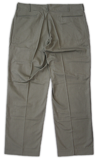 Rear view of the herringbone twill trousers. Here, the two rear horizontal slit pockets are visible.  Note the excess material on the seat that allowed for easy bending and stooping ‐ a standard feature of Army trousers of the period.