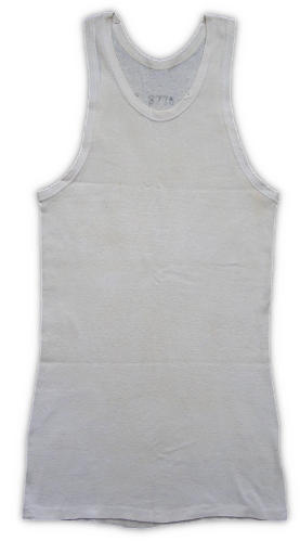 In hot weather, the herringbone twill jacket was often worn with nothing underneath, or sometimes with a light undershirt.  Shown here is the sleeveless white undershirt, which was worn with matching shorts. In 1942, the color of the light underwear ensemble was changed from white to olive‐drab.