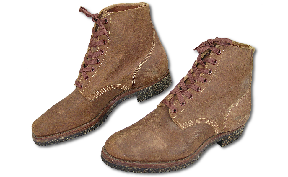 Left profile of the USMC field shoes.